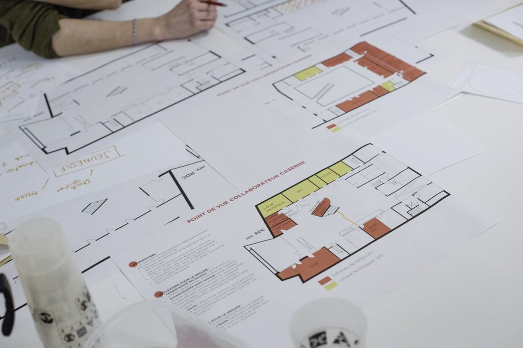 examen du plan des espaces de travail