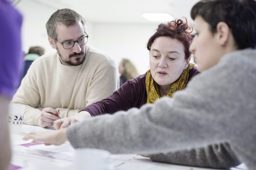 chaque collaborateur donne son avis dans le groupe